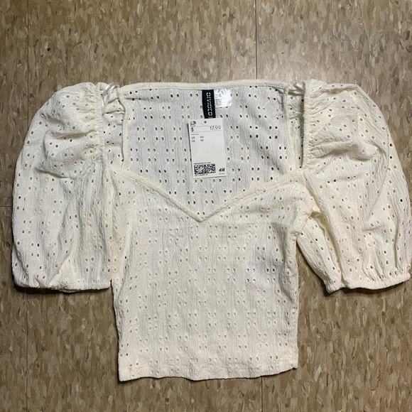 H&M Tops - 5/$25 H&M Cream Crop Top